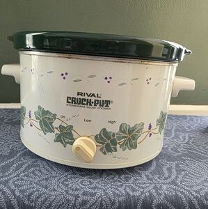 Rival Crock-Pot with Leaf Design